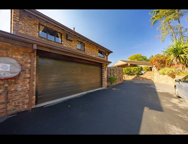 3 BEDROOM TOWNHOUSE FOR SALE IN COWIES HILL PARK